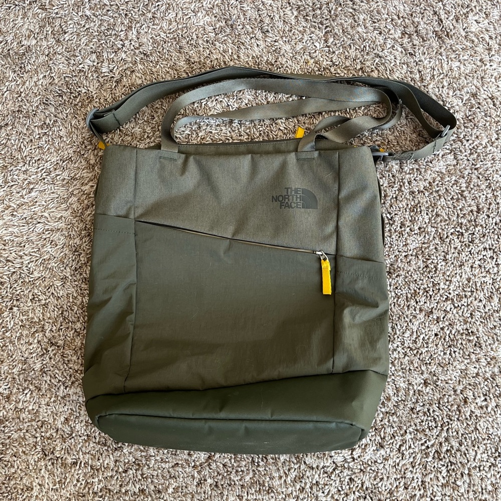 ❤️ The North Face tote / laptop bag - used once LIKE NEW ❤️